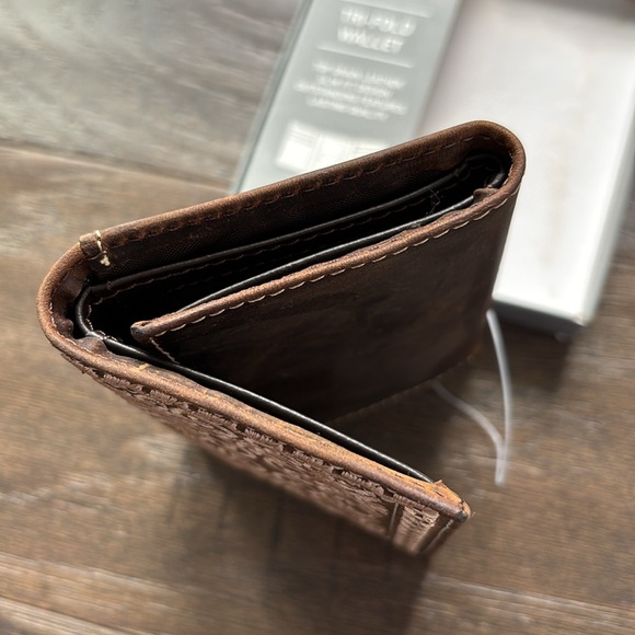 Nocona TriFold Leather slim fit wallet,ID/Card/bill holder, embroidered design - Picture 6 of 8